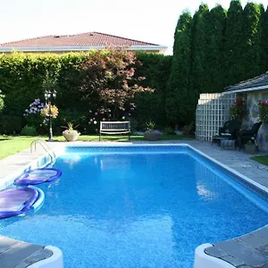 3* Bed & Breakfast The Stone Hedge